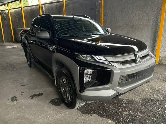 MITSUBISHI L200 TRITON 2.4 16V TURBO DIESEL SPORT OUTDOOR GLS CD 4P 4X4 AUTOMÁTICO MITSUBISHI L200 TRITON 2.4 16V TURBO DIESEL SPORT OUTDOOR GLS CD 4P 4X4 AUTOMÁTICO